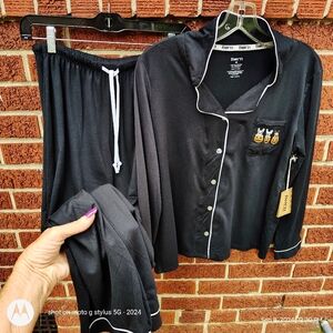 - BORN SZ M PUGS N PUMPKINS 2 PIECE HALLOWEEN LOUNGE WEAR SET NWT RTL $98